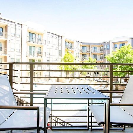 Black Swan - Heart Of Downtown - Midcentury With Patio Apartamento Greenville Exterior foto