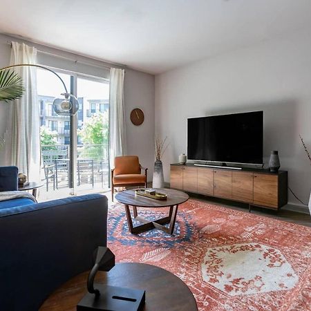 Black Swan - Heart Of Downtown - Midcentury With Patio Apartamento Greenville Exterior foto