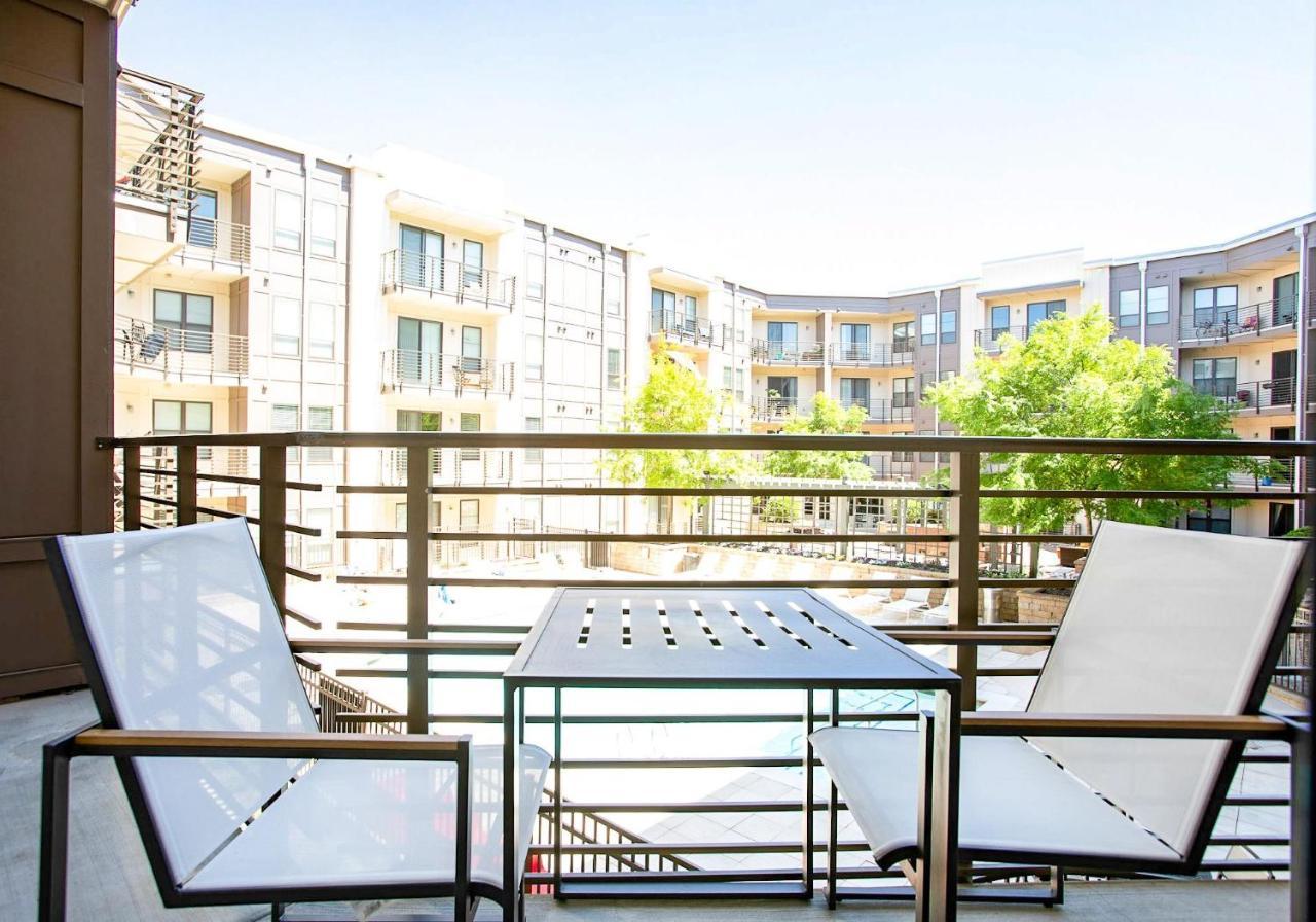 Black Swan - Heart Of Downtown - Midcentury With Patio Apartamento Greenville Exterior foto