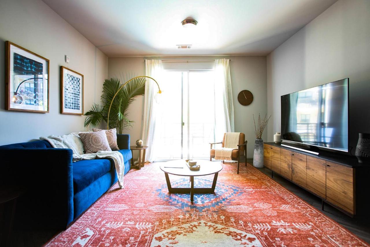 Black Swan - Heart Of Downtown - Midcentury With Patio Apartamento Greenville Exterior foto