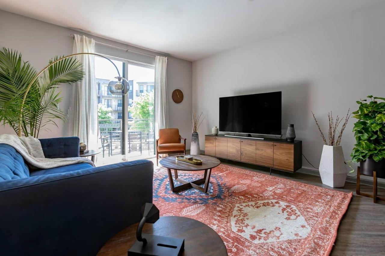 Black Swan - Heart Of Downtown - Midcentury With Patio Apartamento Greenville Exterior foto